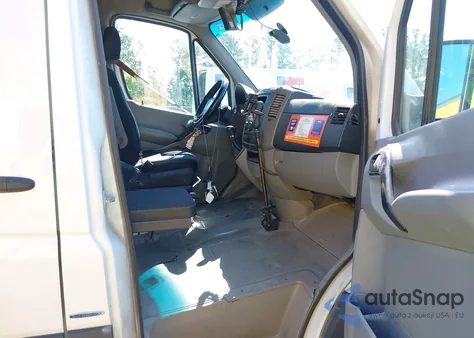 2014 Mercedes-Benz Sprinter 2500 High Roof из США, поврежденный, VIN WD3PE8DE1E5825182
